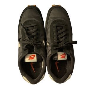 NWOT Nike Daybreak sneakers - women’s size 9